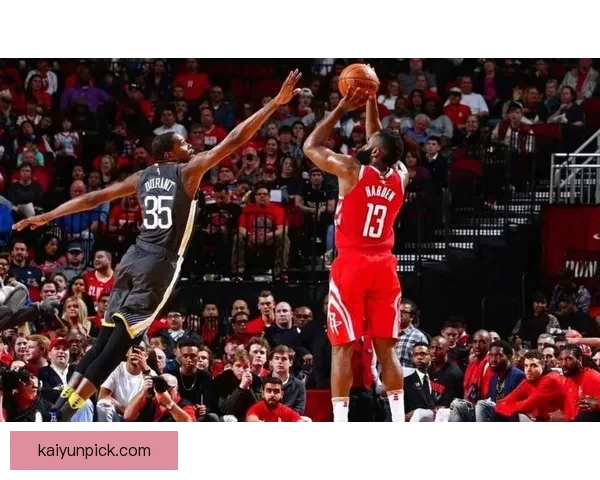 塞克斯顿哈登上演恶意犯规施罗德撞理查兹裆部引争议